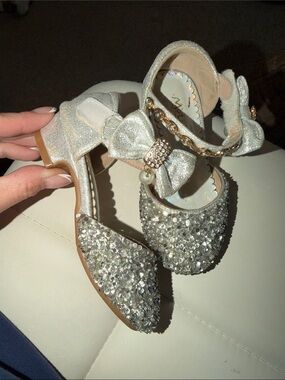 Toddler Girls Sparkle Bow Dress Shoes in Silver 7C